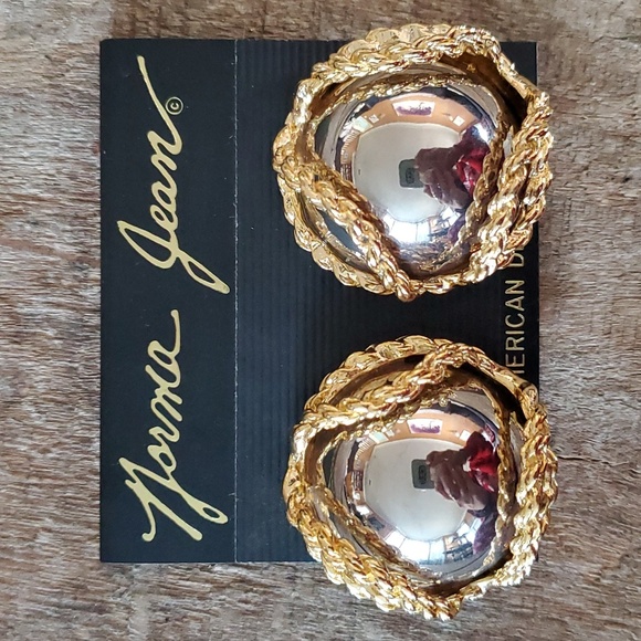 Vintage Norma Jean Gold Earrings - Picture 6 of 6